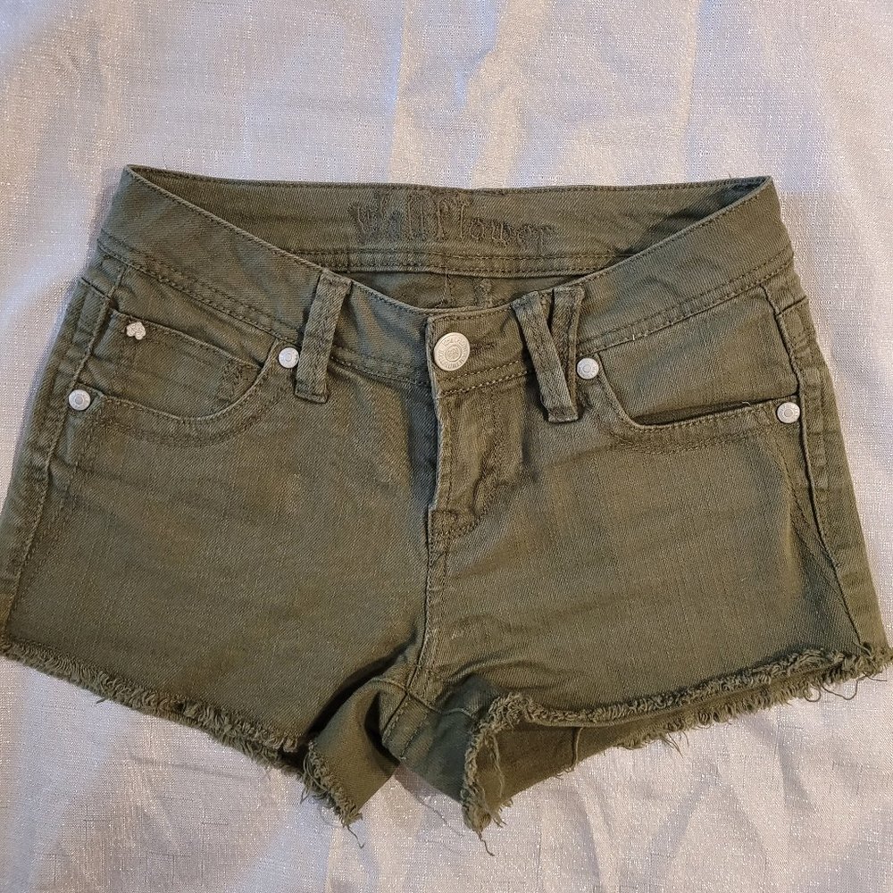 Wallflower army green denim shorts size 3